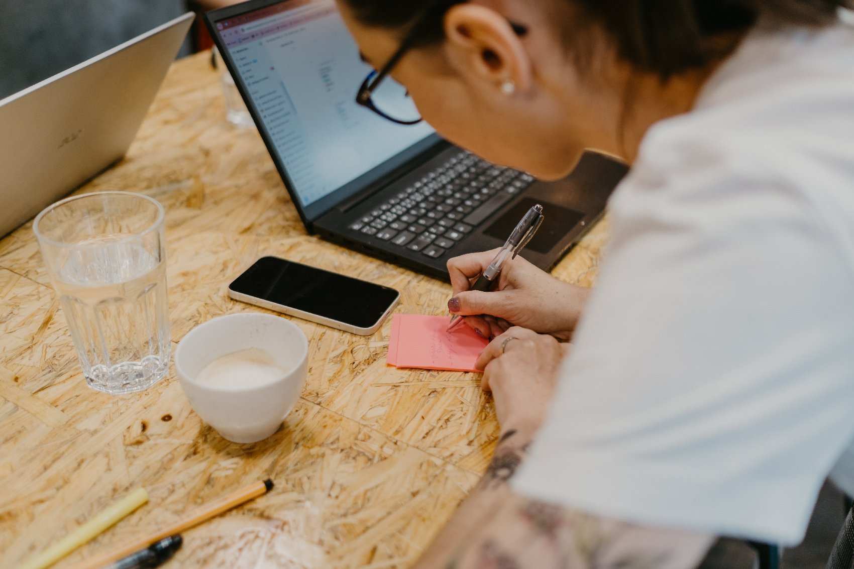 Autentické B2B fotografie pro Mindset Mentors – zobrazení skutečných lidí za firmou