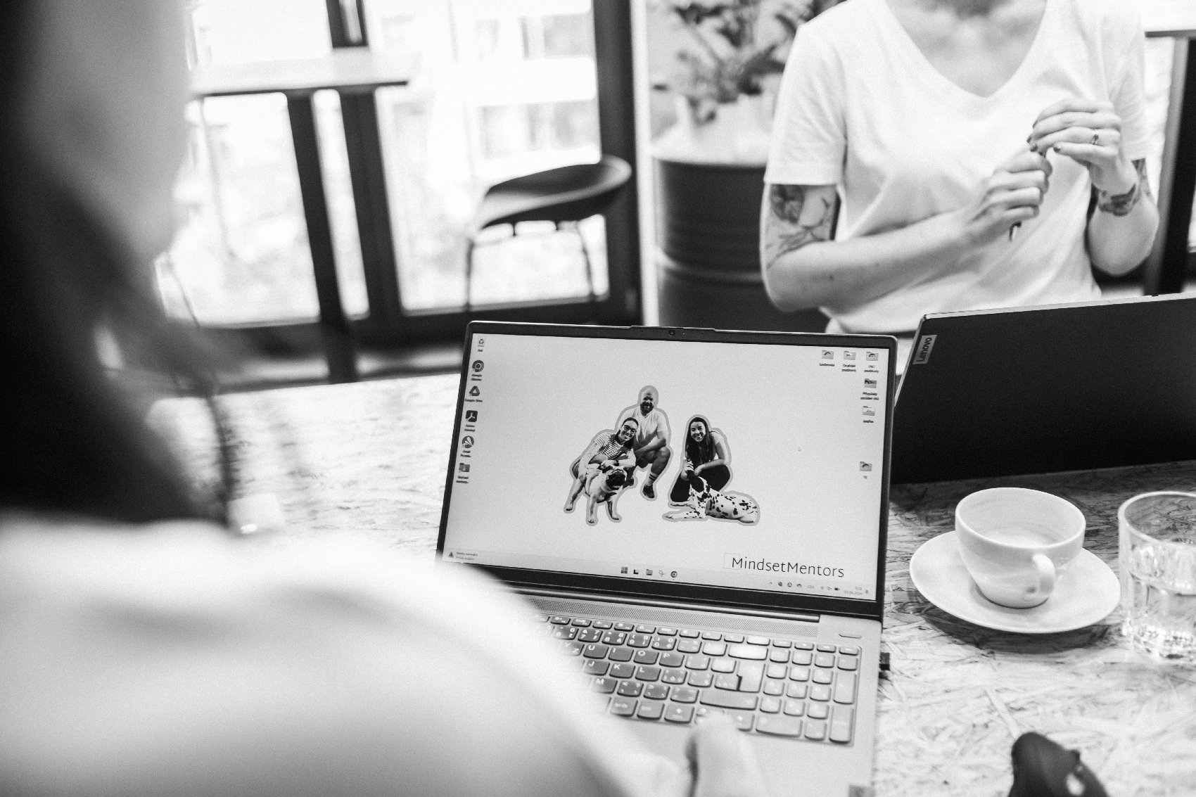 Autentické B2B fotografie pro Mindset Mentors – zobrazení skutečných lidí za firmou