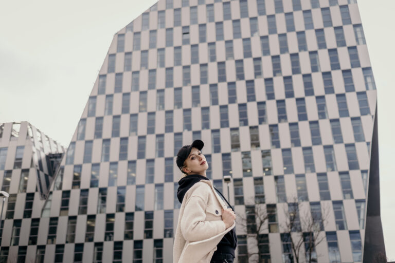 Fashion fotograf Praha – módní editoriál v exteriéru
