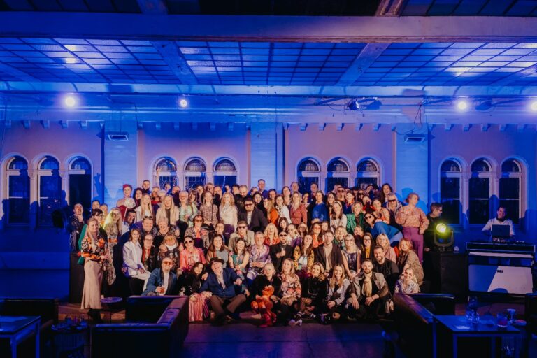 Fotograf na firemní party Praha – elegantní a přirozené snímky