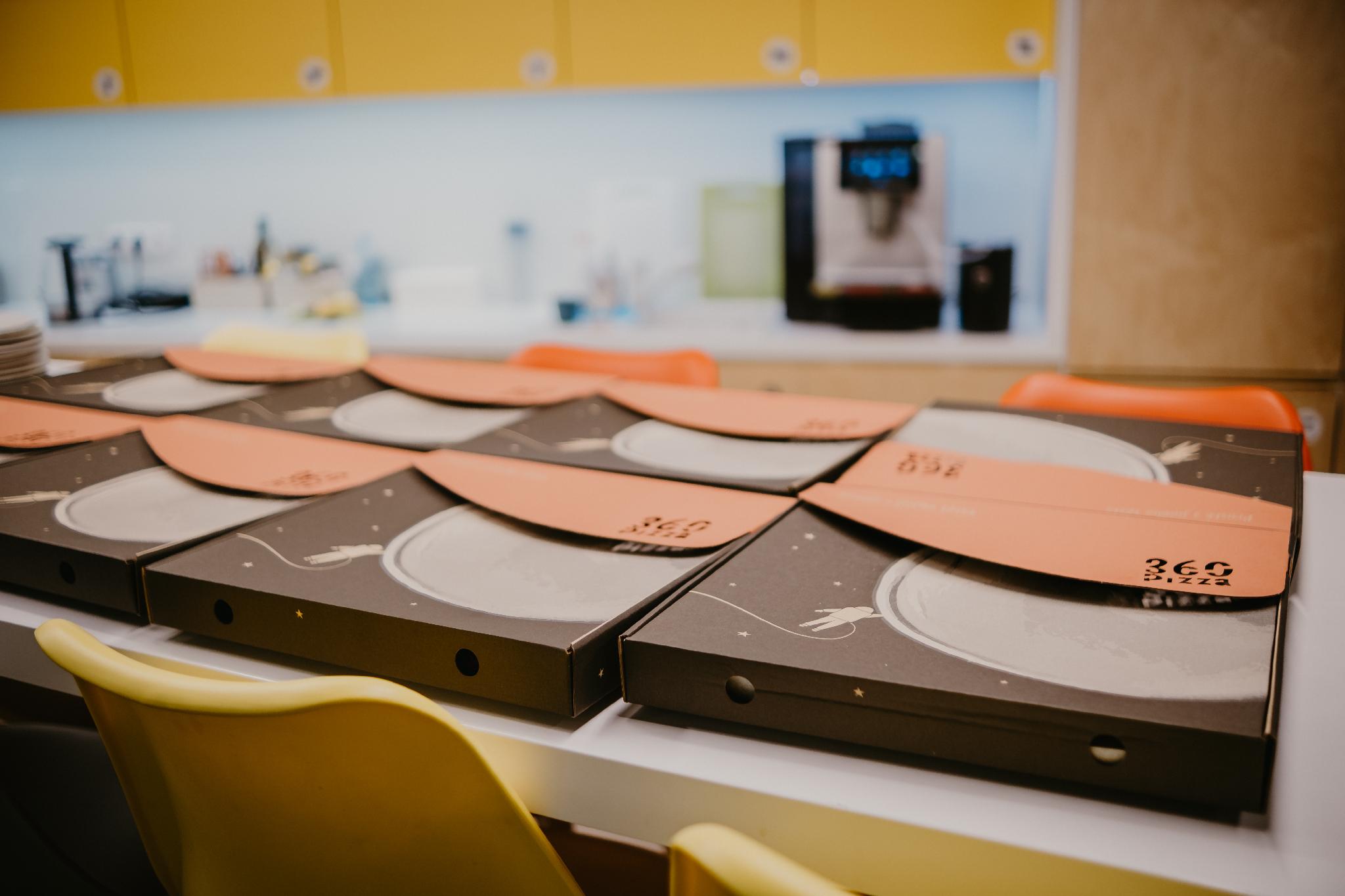 Pizza po setkání AI specialistů